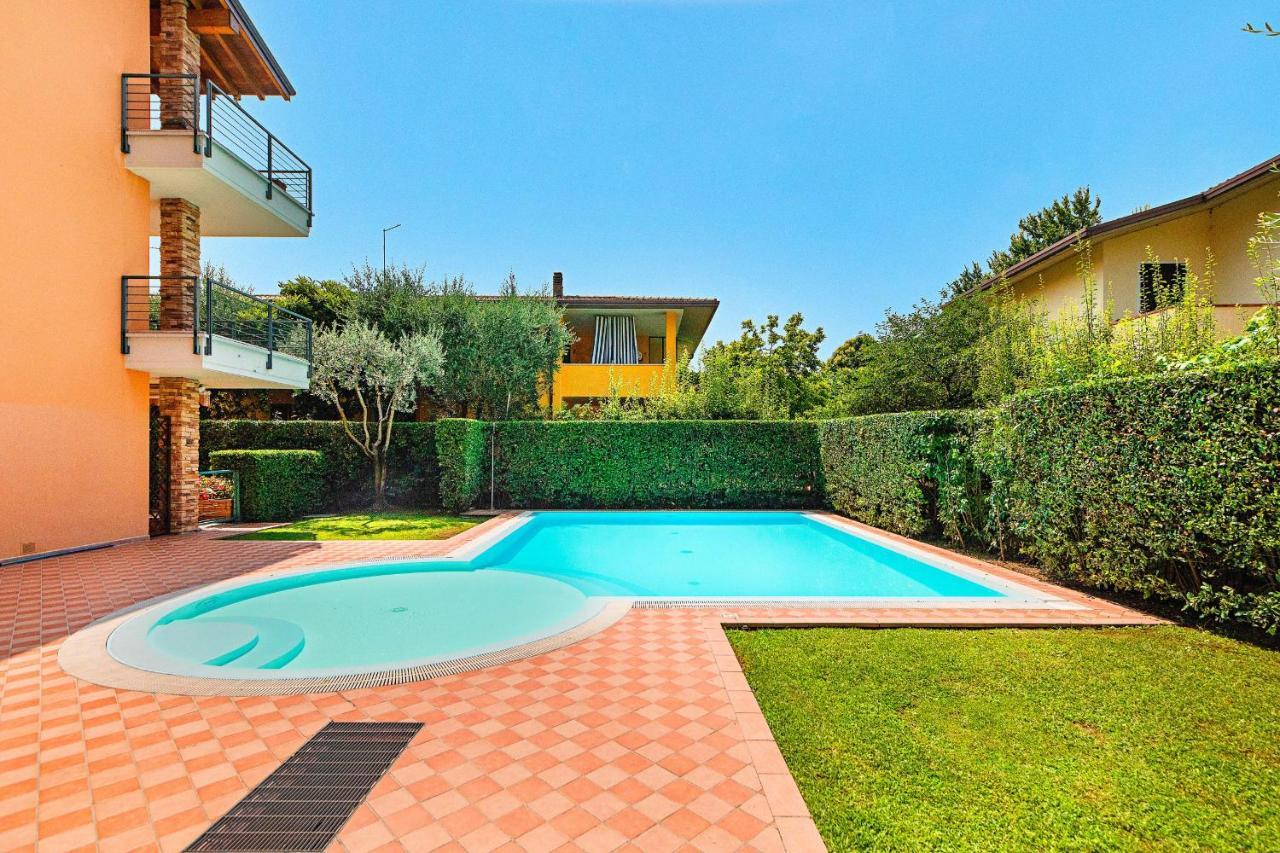 Annamaria 9 Apartment By Wonderful Italy Sirmione Bagian luar foto